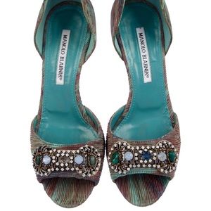 NEW Manolo Blahnik crystal embellishments D'Orsay pumps